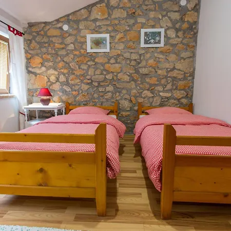 Holiday home Gemuetliches Steinhaus Nonna Stara Polje (Krk)
